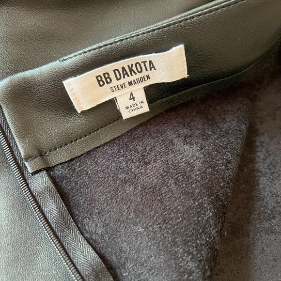 PRICE DROP!!!  BB Dakota Basel Faux Leather Miniskirt Black SIZE 4 - Picture 7 of 10